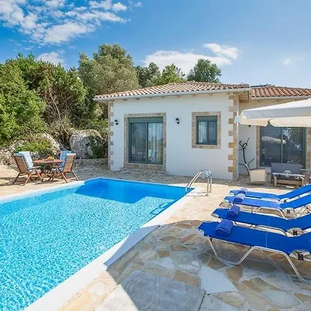 Sleeps 5 Pool Air Con Wifi فيلة
