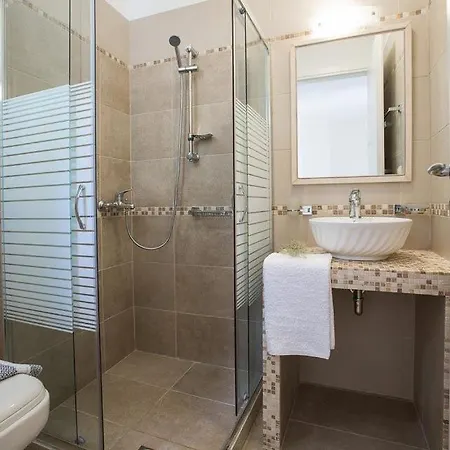 Sleeps 5 Pool Air Con Wifi فيلة Katouna