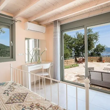 Sleeps 5 Pool Air Con Wifi فيلة